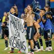 Jogadores argentinos exibiram uma faixa após a vitória sobre a Inglaterra