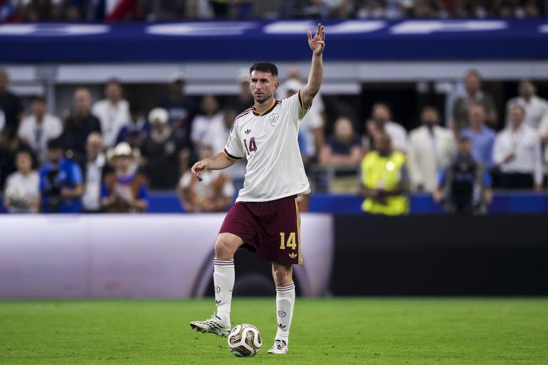 Laporte, central de Espanha: um pilar frente à equipa do país que o viu nascer - Foto: IMAGO