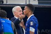 Deschamps e Mbappé