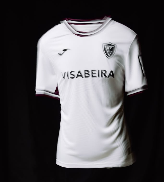 Académico de Viseu (camisola altenativa) - Foto: Académico de Viseu FC