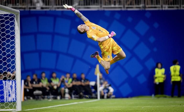 Pickford, guarda-redes de Inglaterra: aguentou a equipa o mais que pôde frente à Argentina e colecionou várias intervenções de elevado nível - Foto: IMAGO