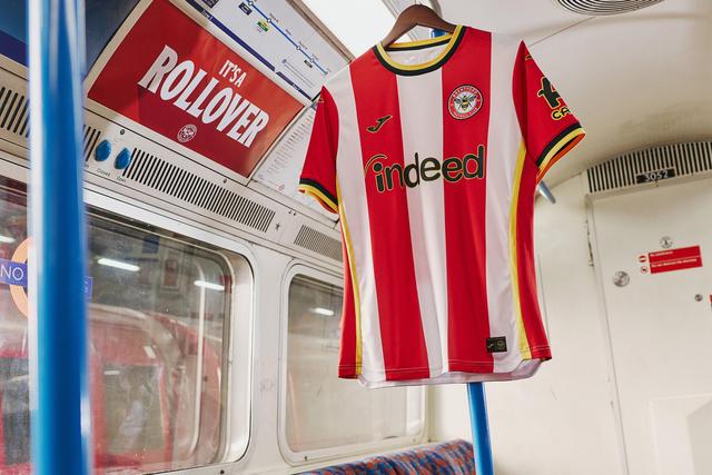 Camisola do Brentford vai ser usada durante duas temporadas