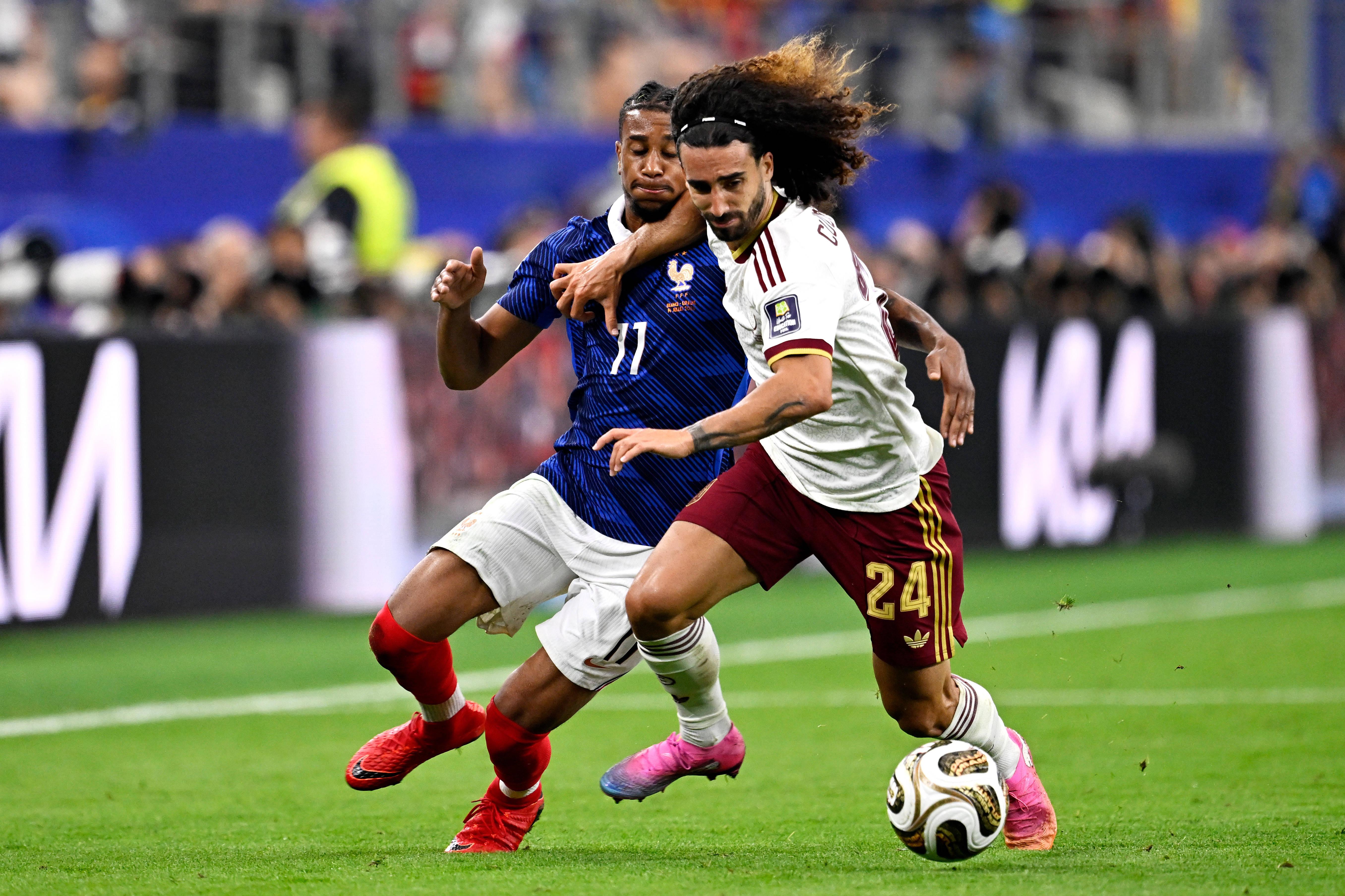 Cucurella, lateral-esquerdo de Espanha: exibição monstruosa, secando Olise e Dembelé. Não é para todos - Foto: IMAGO