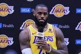 LeBron James esteve as últimas oito temporadas nos LA Lakers