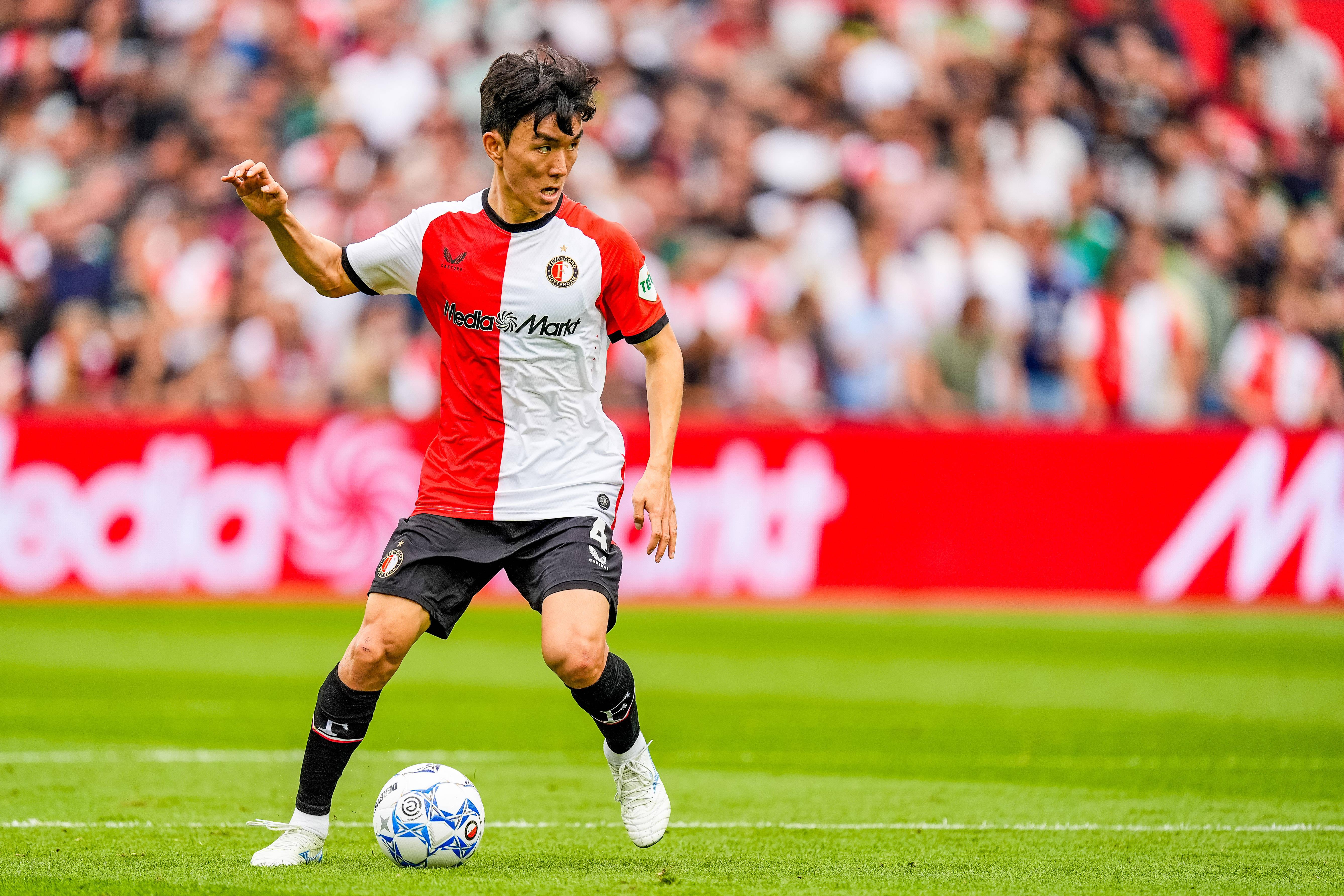 Hwang In-beom prestes a rumar ao Dragão - Foto: IMAGO