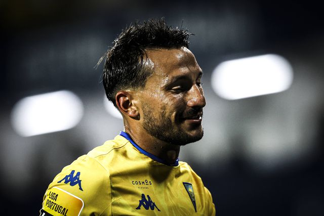 Estoril oficializa João Carvalho por três épocas