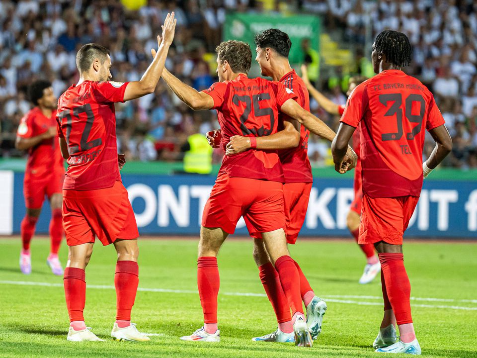 Raphael Guerreiro titular na estreia vitoriosa de Kompany no Bayern