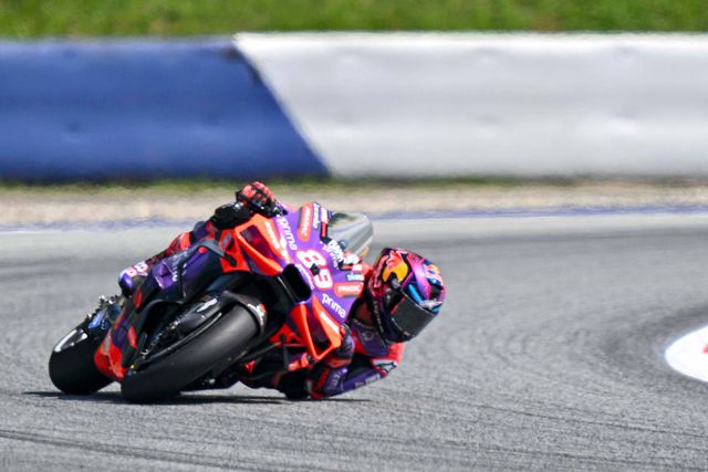Bandeira vermelha por acidente aparatoso de Acosta e Miguel Oliveira em 23.º
