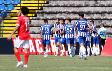 A crónica do Santa Clara-FC Porto: Dragão controlou quase tudo com muita paciência