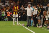 José Mourinho durante o jogo com o Goztepe