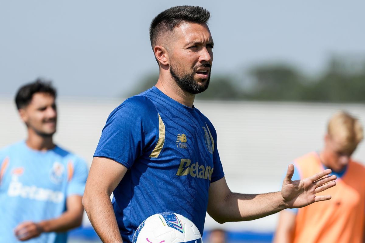Francesco Farioli voltou a orientar um treino no Olival - Foto: FC PORTO
