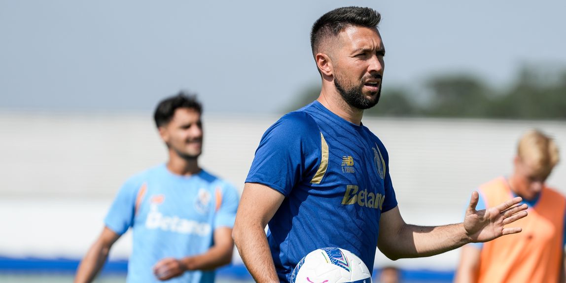 Francesco Farioli voltou a orientar um treino no Olival - Foto: FC PORTO