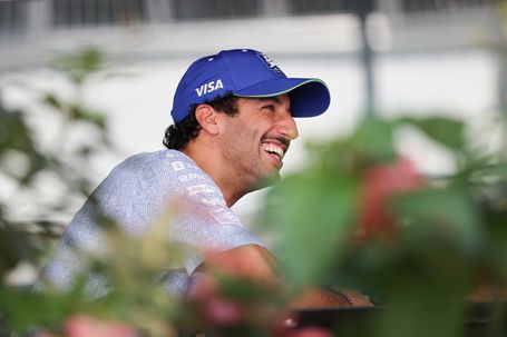 Daniel Ricciardo internado após acidente de moto