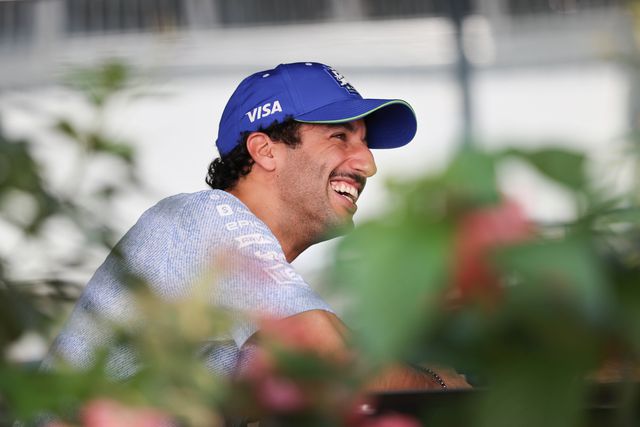 Daniel Ricciardo internado após acidente de moto