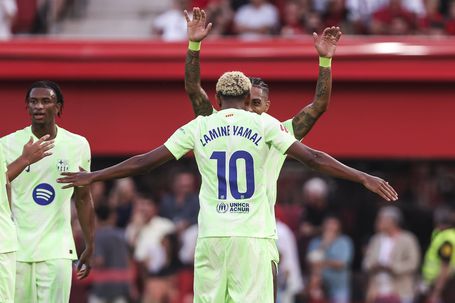 Lamine Yamal festeja com Raphinha