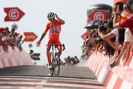Volta a Portugal: Tivani bisa em Montejunto