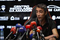 Bruno Lage: «Há bons relvados, há outros que infelizmente não são»