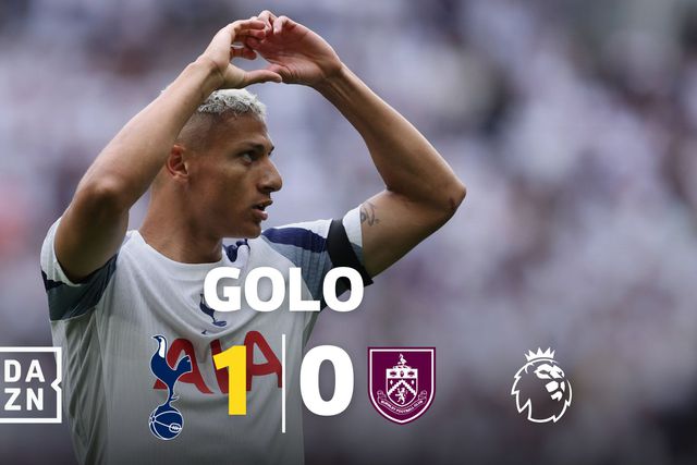 Richarlison mostra que o 9 lhe assenta bem e marca logo a abrir
