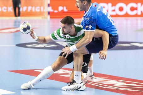 Martim Costa saiu com queixas num jogo no torneio internacional dos Campeões. IMAGO