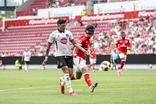 Evanilson pica a bola sobre o guarda-redes para marcar pelo Bournemouth - Foto: Bournemouth