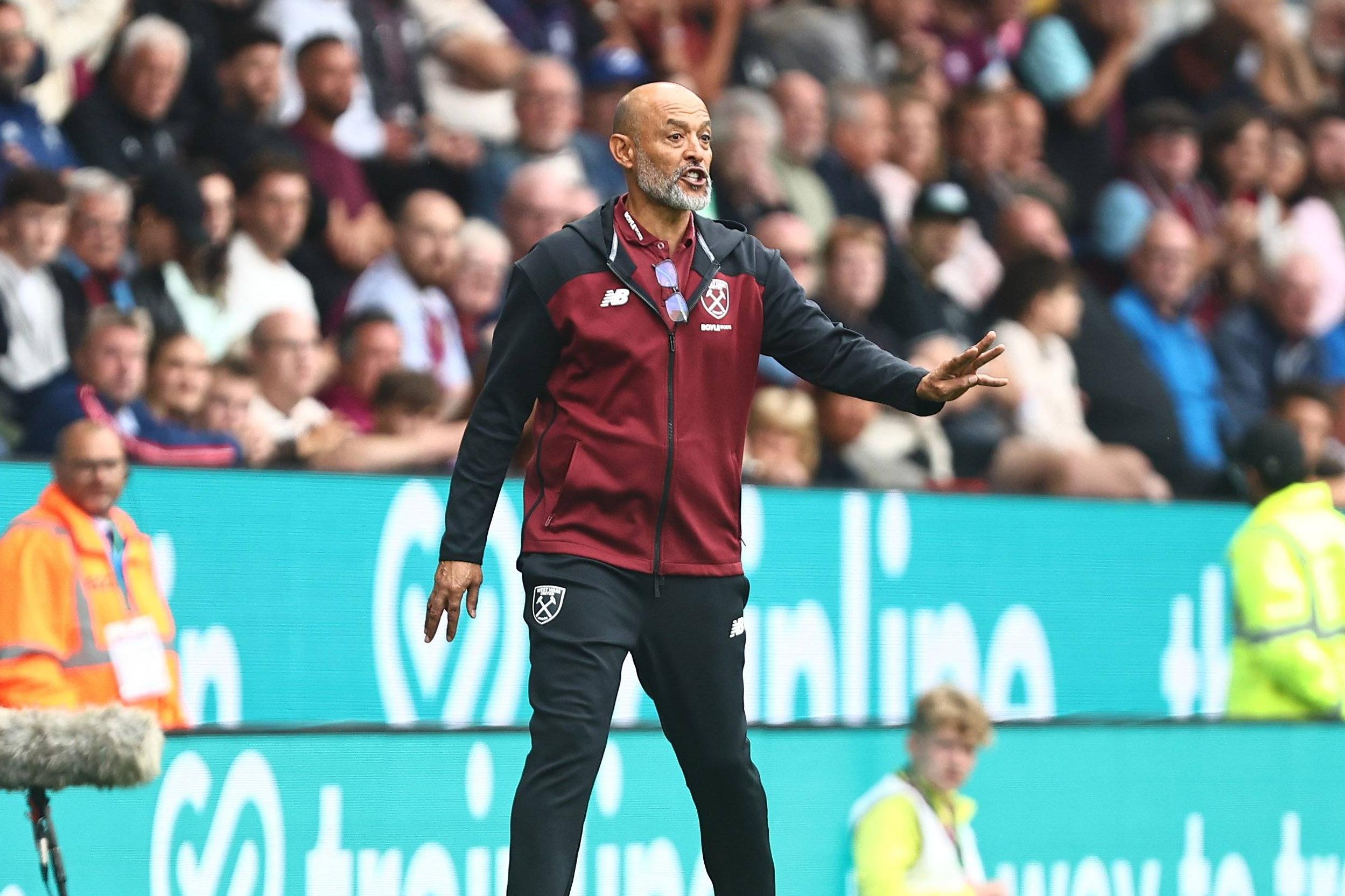 Nuno Espírito Santo manteve-se como treinador do West Ham, apesar da descida de divisão