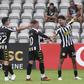 Os jogadores do nacional festejam o 2-0 apontado por Leo Santos. -Foto: HOMEM DE GOUVEIA/LUSA