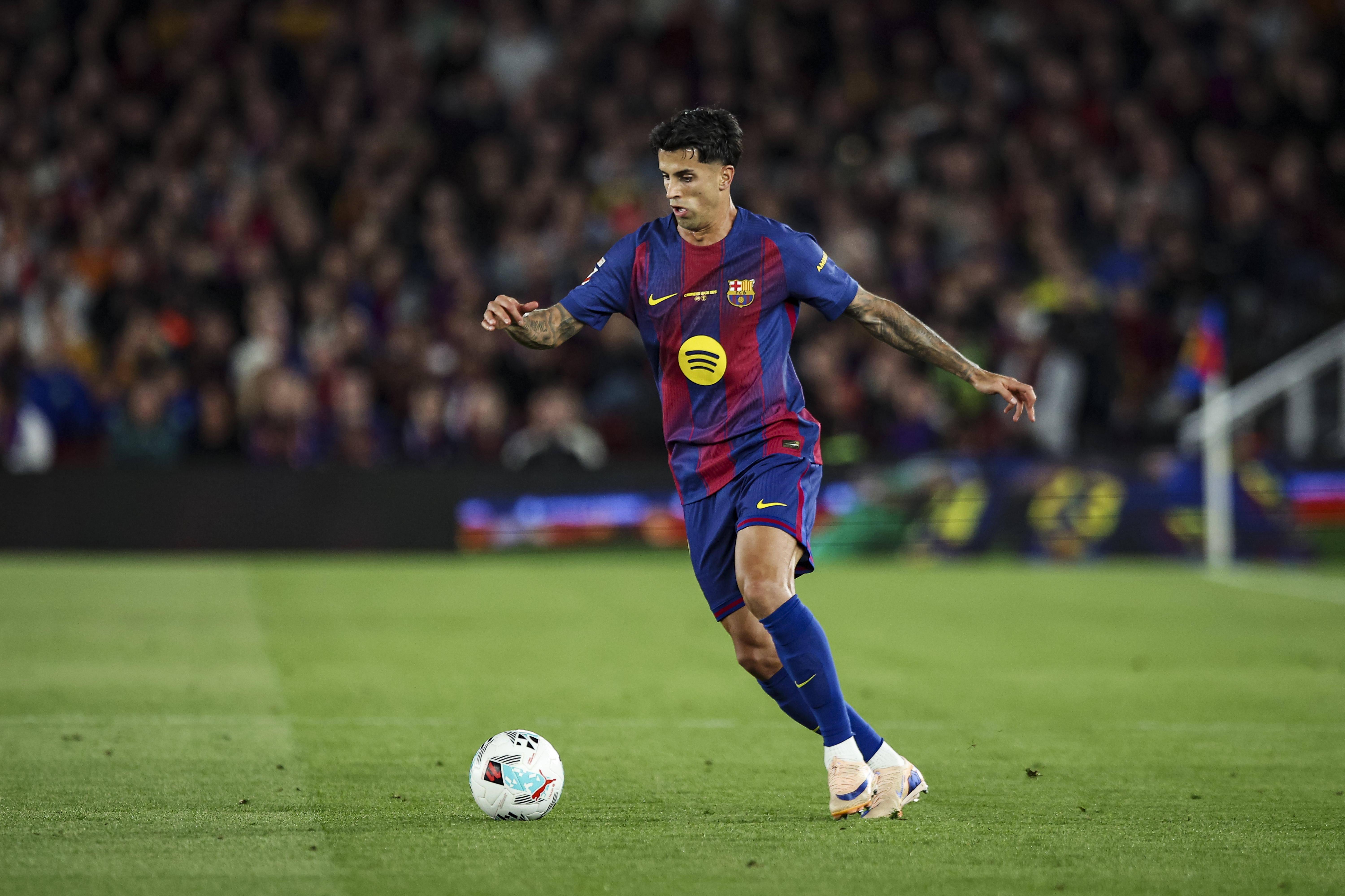 Cancelo com a camisola do Barcelona
