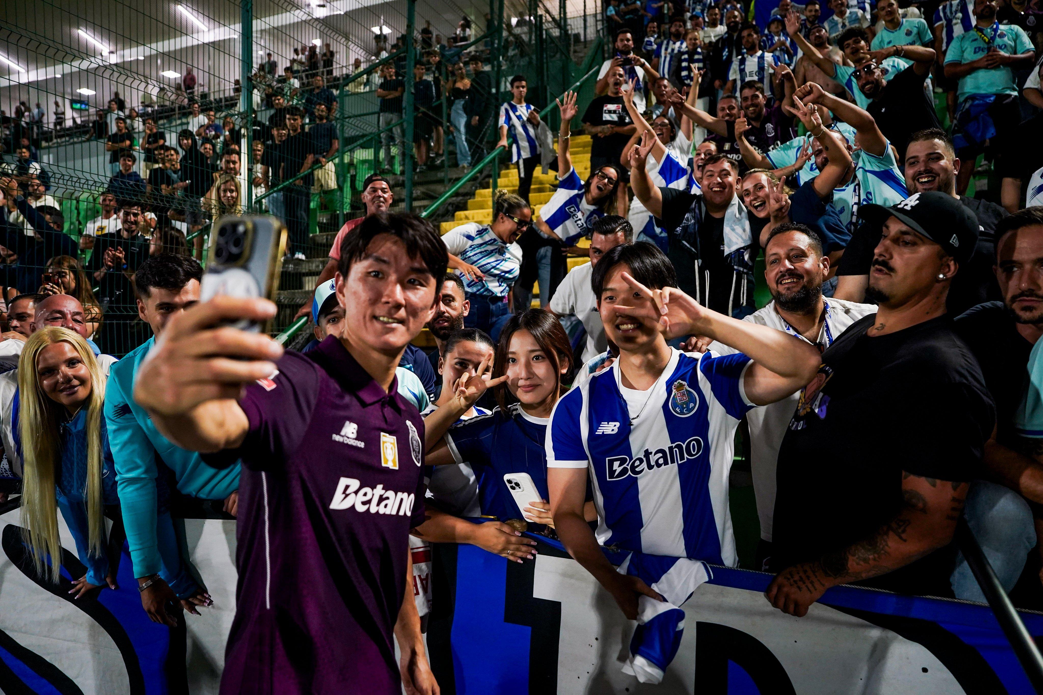 Inbeom Hwang a conviver com os adeptos - Foto: FC Porto
