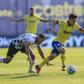 O jogador do Arouca, Lee Hyun-ju (D), disputa a bola com Guilherme Liberato, jogador do Moreirense, durante o jogo da Primeira Liga de Futebol disputado no Estádio Municipal de Arouca, 16 de agosto de 2026. JOSÉ COELHO/LUSA