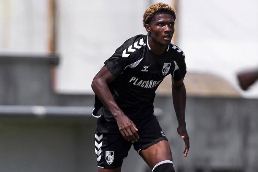 Mathias Tepe mostra-se em grande plano na equipa B - Foto: Vitória de Guimarães
