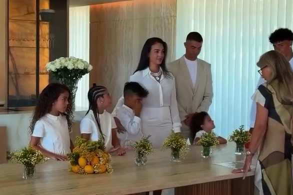 Lágrimas e um beijo: o momento em que Ronaldo e Georgina se casam