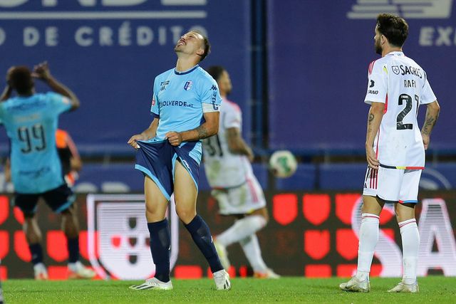 Foi assim o lance do golo de penálti no Vizela-Benfica