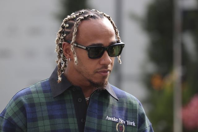 Lewis Hamilton atira-se a conselheiro da Red Bull