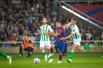 VÍDEO: João Cancelo marca primeiro golo pelo Barcelona após grande jogada