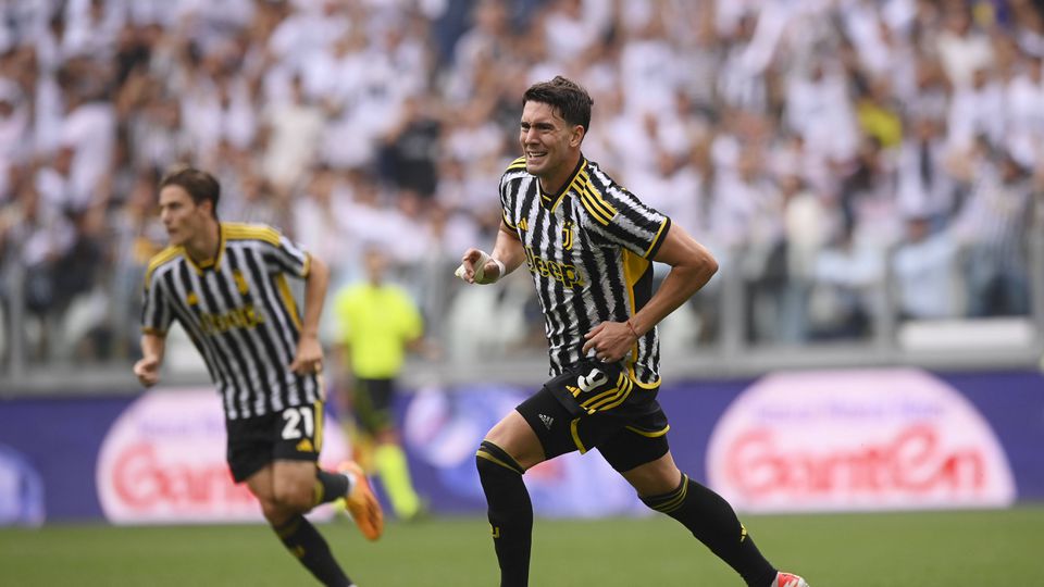 Vlahovic e Chiesa destroçam Lazio e empurram Juventus para a vitória