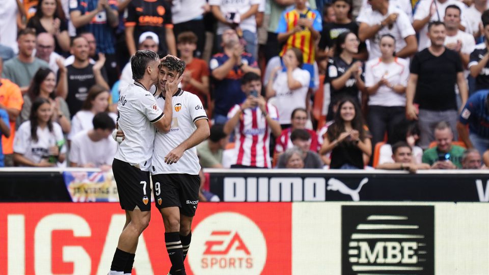 Valência arrasa Atlético Madrid no Mestalla