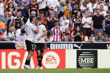 Valência arrasa Atlético Madrid no Mestalla