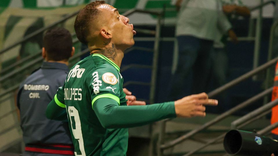 Breno Lopes pede desculpa a claque do Palmeiras