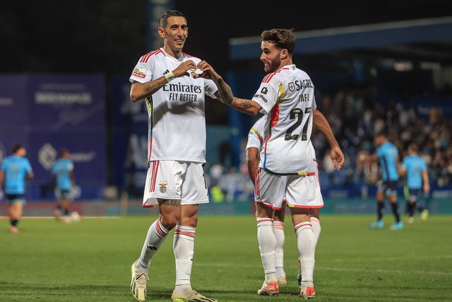 Águias metem a quarta e embalam na perseguição