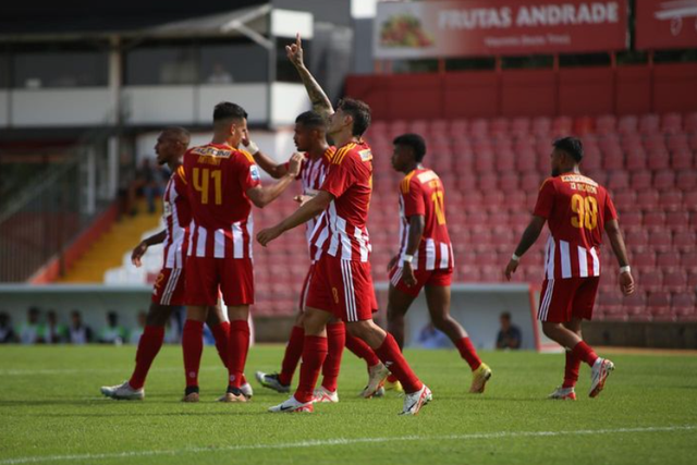Liga 2: AVS vence Vilaverdense, FC Porto B derrotado pelo Marítimo