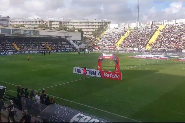 Equipas do Farense e do SC Braga entram em campo no São Luís