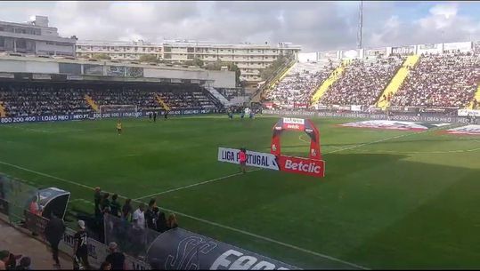 Equipas do Farense e do SC Braga entram em campo no São Luís