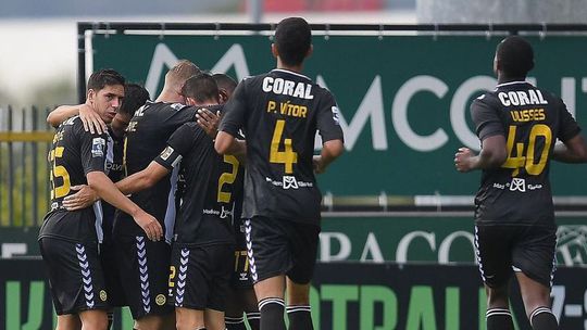 Nacional vence Feirense e aproxima-se da zona de subida