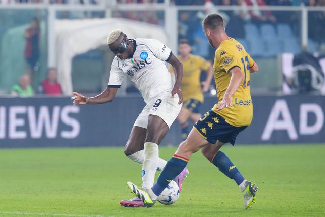 À atenção do SC Braga: campeão Nápoles sofre, mas empata em Génova