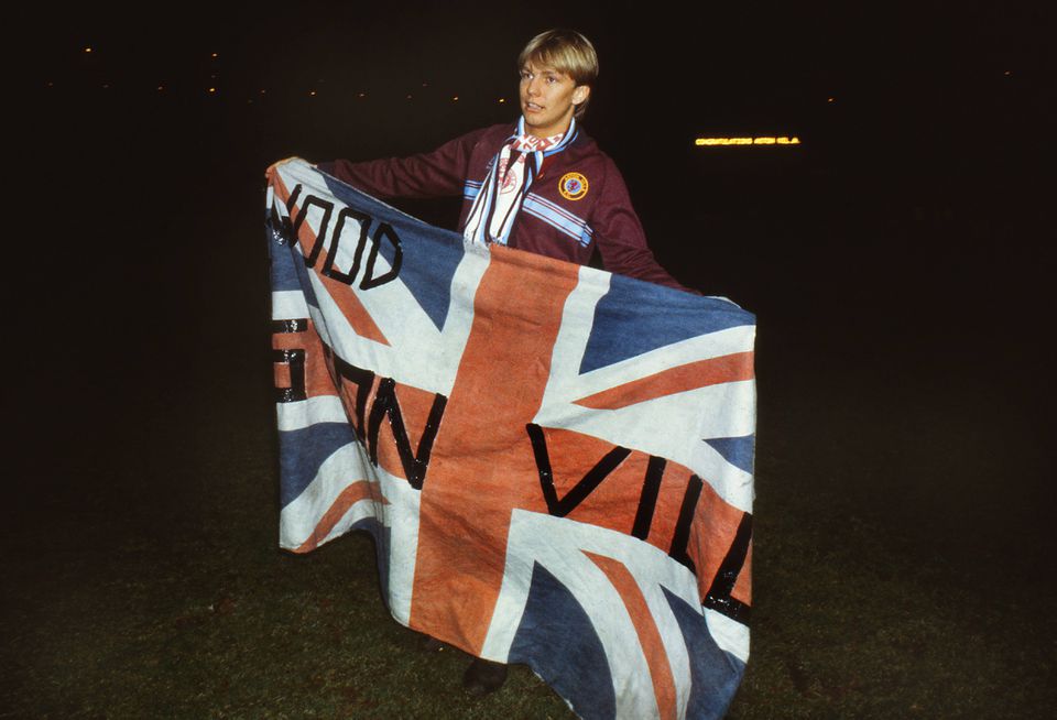 Aston Villa chora morte de lenda aos 63 anos