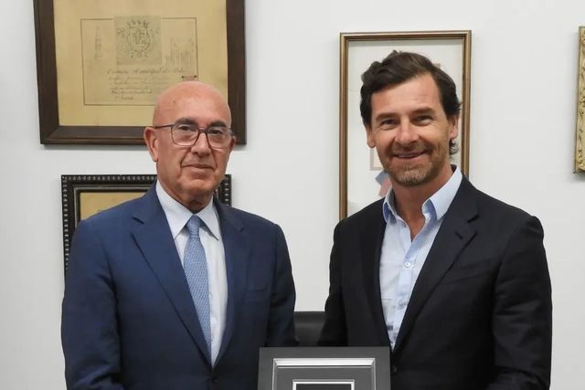FC Porto: Villas-Boas faz primeira visita oficial à AF Porto como presidente