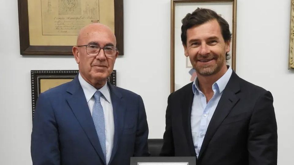 FC Porto: Villas-Boas faz primeira visita oficial à AF Porto como presidente