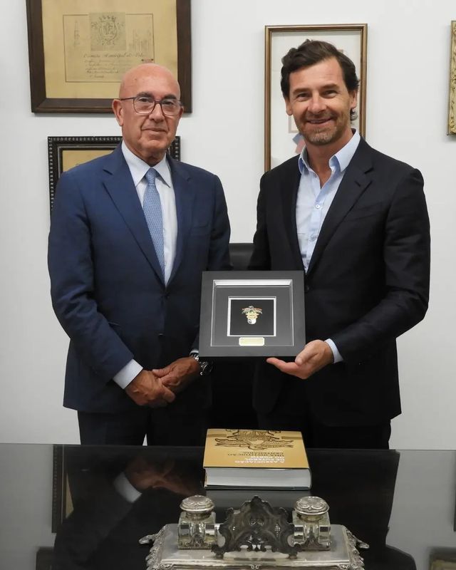 FC Porto: Villas-Boas faz primeira visita oficial à AF Porto como presidente