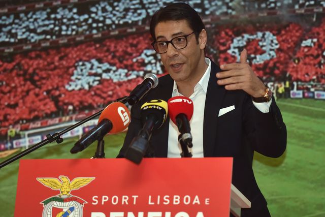 «Rui Costa está entre a espada e a parede»