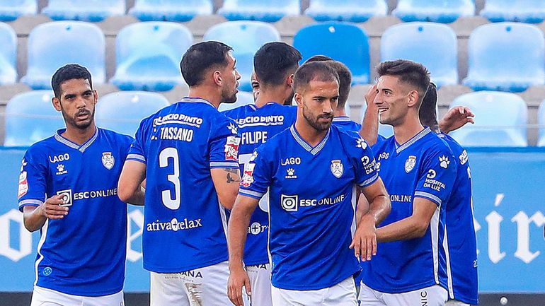Levanta e remata de primeira: que grande golo do Feirense! (vídeo)